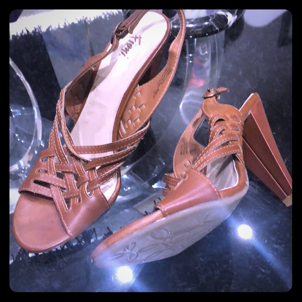 SZ 7.5 Brown FIONI HEELS NWOT